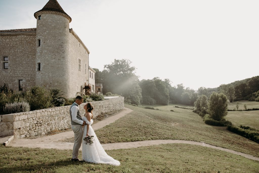 les mariés devant le domaine Lassalle st créac à Agen